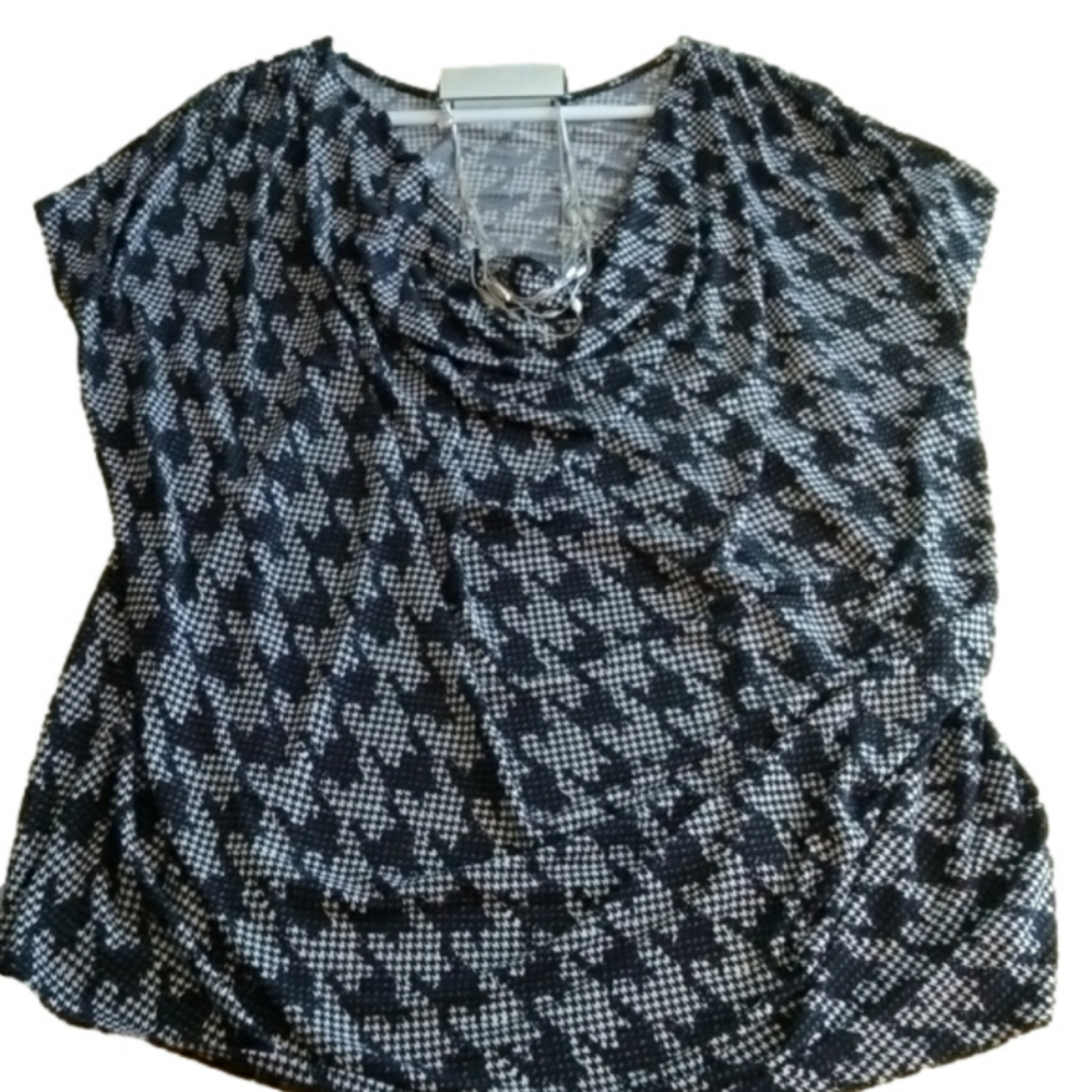 Lane Bryant Feminine Scoop Neckline Tunic Top Sz.26/28 4X
